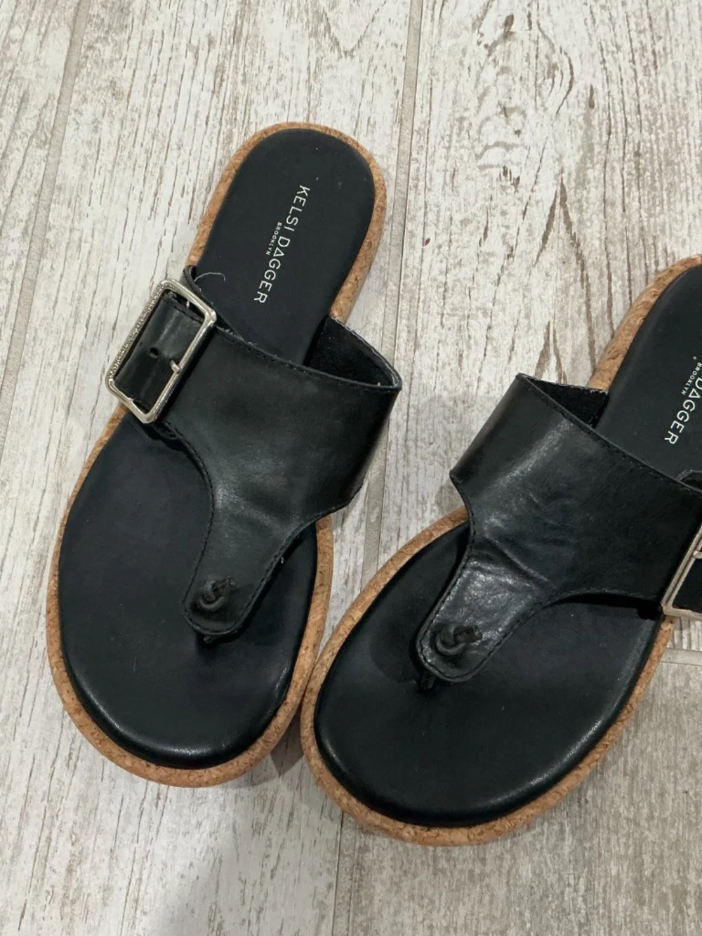Kelsi Dagger leather thong sandals black  size 8.5